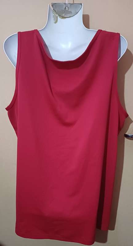 Ladies - Red Top - Make - no make - Size - 22 Bust 120cm