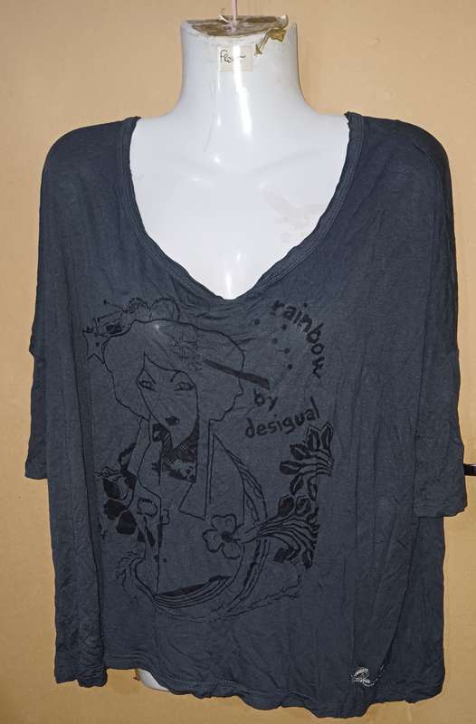 Ladies - Top - Make - no make - Size - no size