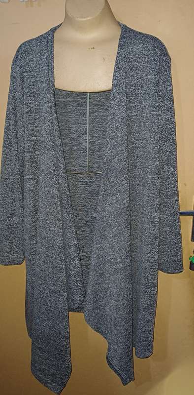 Ladies - Long Open Top - Make - R & B - Size - UK 24, US 20, EUR 50/3XL