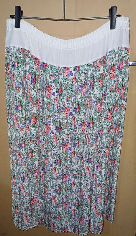 Ladies - Skirt - Make - Alveco - Size - 14