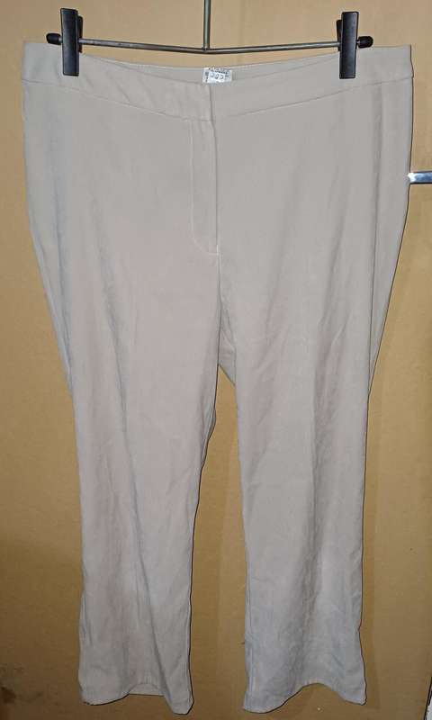 Ladies - 2 Pc Outfit - Make - La Vie- Size - 14