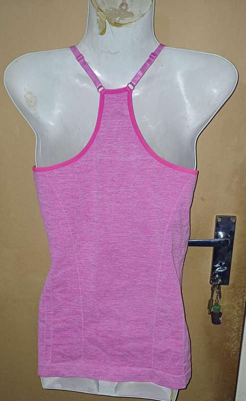 Ladies - Top - Make - no make - Size - no size