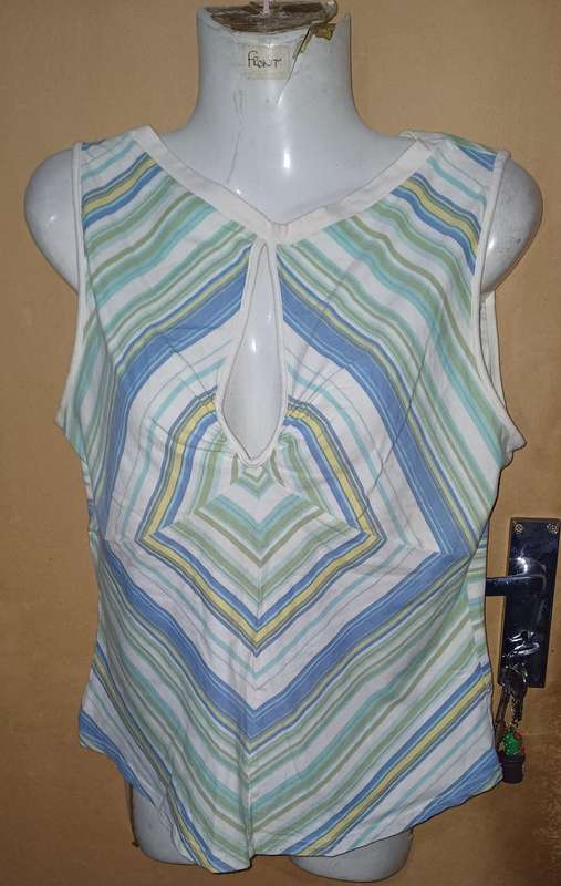 Ladies - Multicolored Top- Make - News Casuals - Size - 14