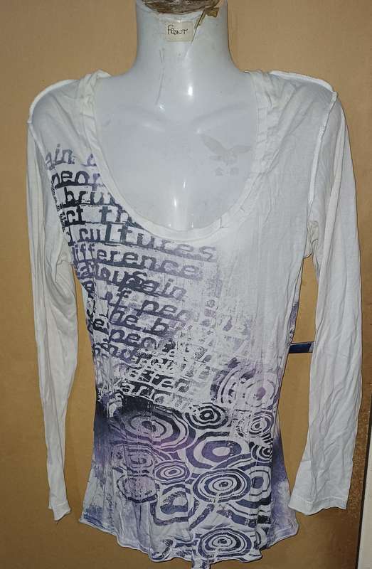 Ladies - Multicolored Top- Make - no make - Size - no size