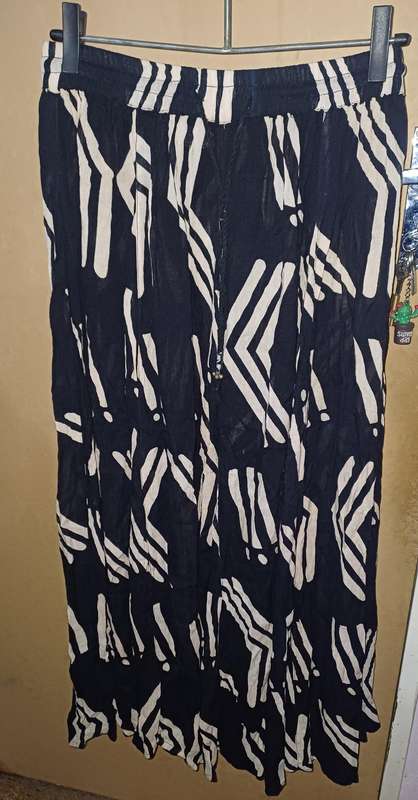 Ladies - Multicolored Skirt - Make - no make - Size - no size