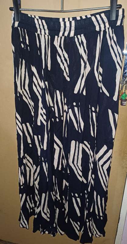 Ladies - Multicolored Skirt - Make - no make - Size - no size