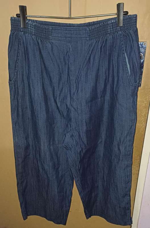 Ladies - 3/4 Jeans - Make - Clothes Line - Size - 38