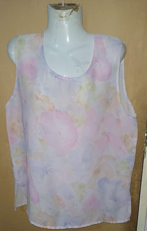 Ladies - 2 Pce Outfit - Make - no make - Size - no size