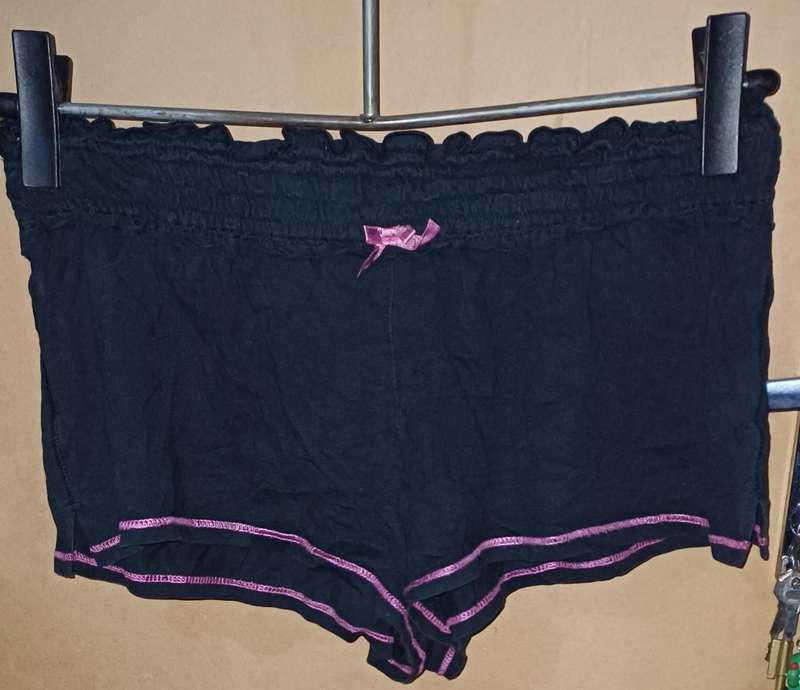 Ladies - Shorts - Make - Woolworths - Size - M