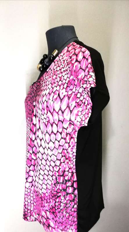 Ladies Top by VANILLA LEE - Size: XL/XXL (to fit ladies size 42, 44, 46)