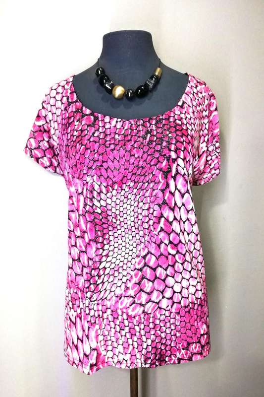 Ladies Top by VANILLA LEE - Size: XL/XXL (to fit ladies size 42, 44, 46)