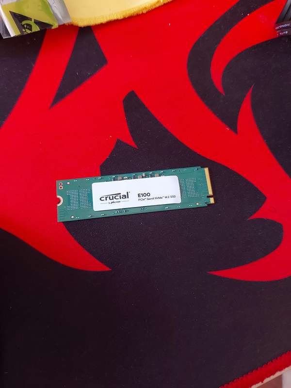 Crucial E100 480gb m.2 SSD