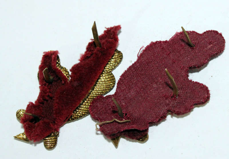 Pair of Romanian Junior Officer's collar badges