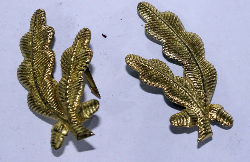 Pair of Romanian Junior Officer's collar badges