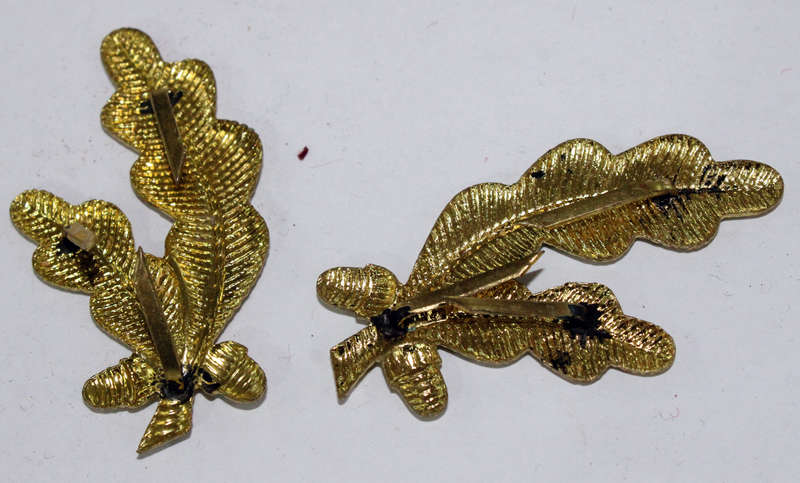Pair of Romanian Junior Officer's collar badges