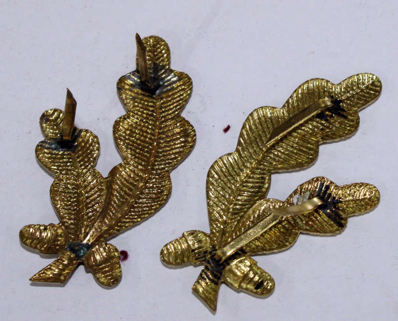 Pair of Romanian Junior Officer's collar badges