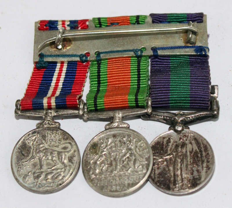 Miniature medal set