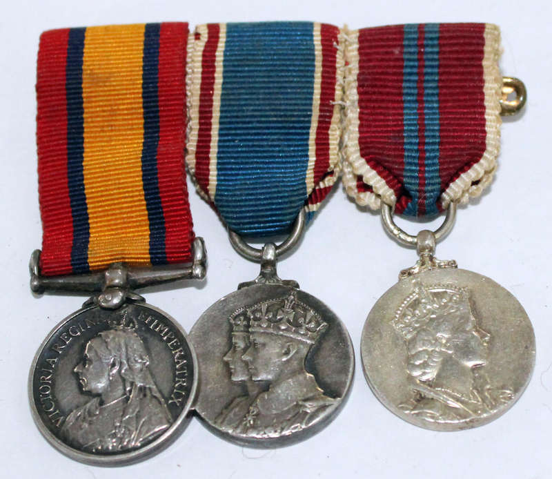 Miniature medal set