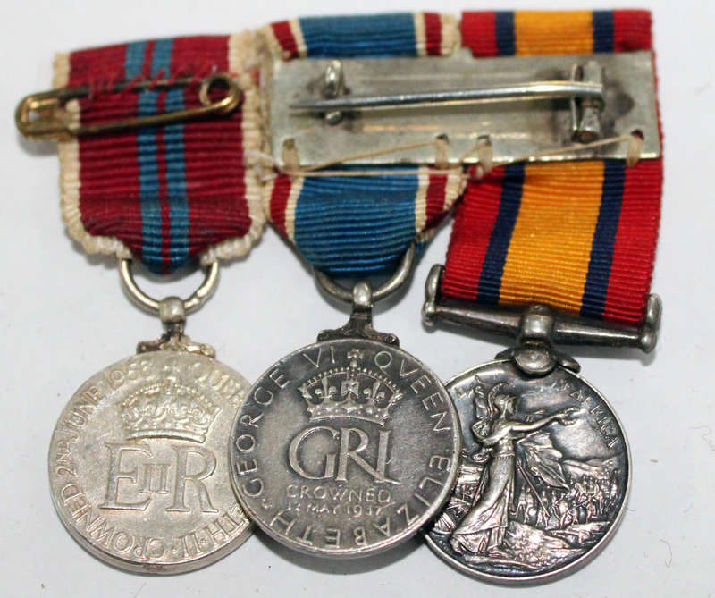 Miniature medal set