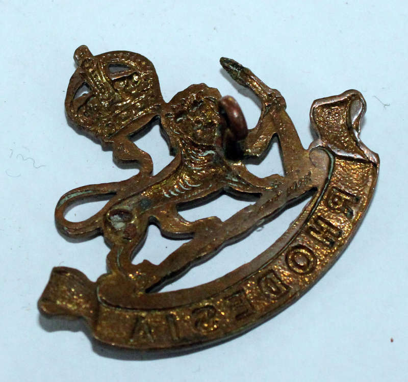 WW2 Rhodesian Cap badge (1 loop missing)