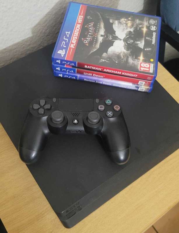 Playstation 4 Slim FW 9.00 1 TB, 3 x Games & 1 x Controller