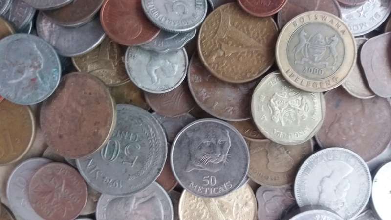 World Mix Coins - lot of 200 coins in total 1.2 Kg * No South African coins*