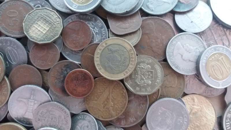 World Mix Coins - lot of 200 coins in total 1.2 Kg * No South African coins*