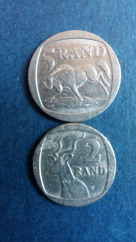South Africa 1994 R5 Wildebeest & R2 Kudu * R2 - Mintage 994 000* Difficult to find