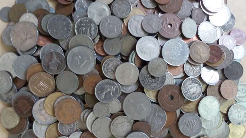 World Mix Coins - Massive lot of 570  coins in total * No South African coins*