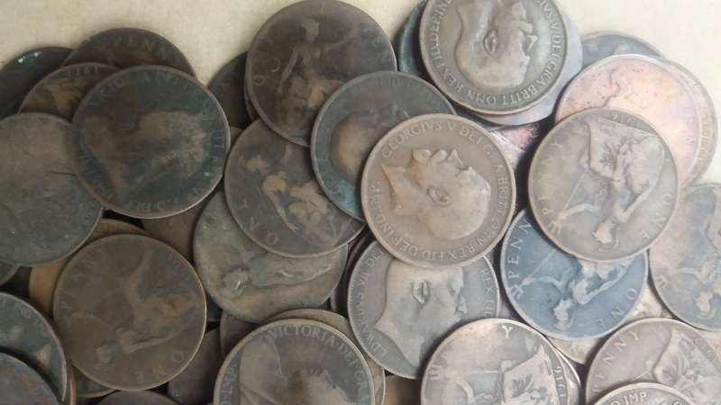 United Kingdom Old 1 Penny mix - 105 coins
