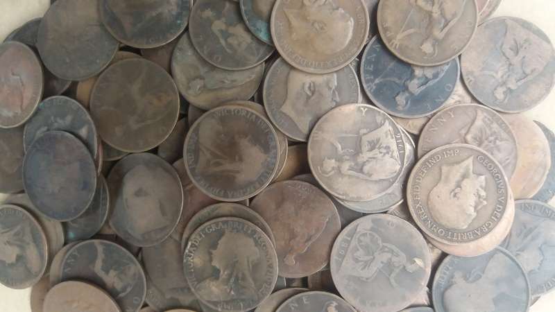 United Kingdom Old 1 Penny mix - 105 coins
