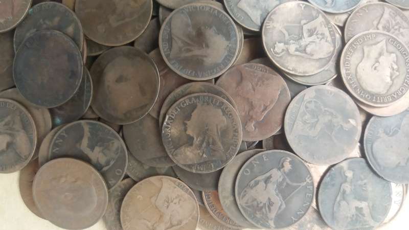 United Kingdom Old 1 Penny mix - 105 coins