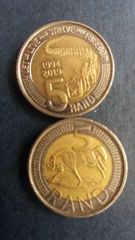 South Africa 2019 R5 - 25 Years of Democracy & Wildebeest * 2 x coins*