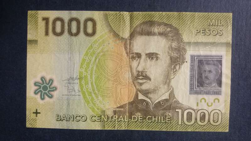 Chile 2011 1000 Pesos Banknote * Prefix EH00582622*