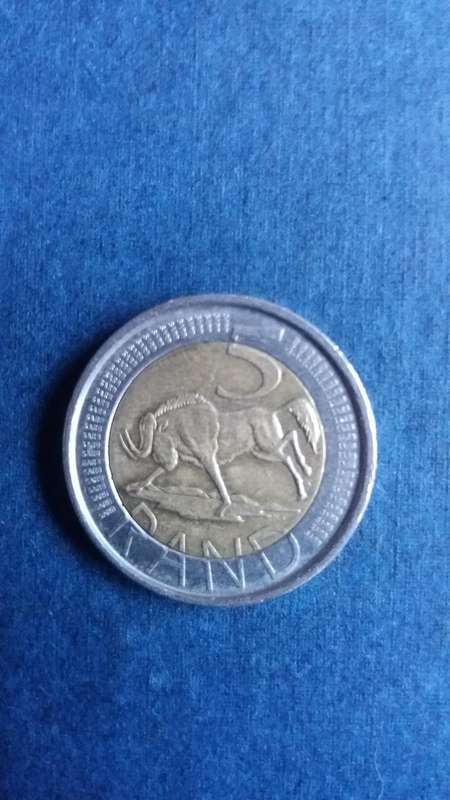 South Africa 2004 R5 - Wildebeest * First Bimettalic Coin* AU Condition