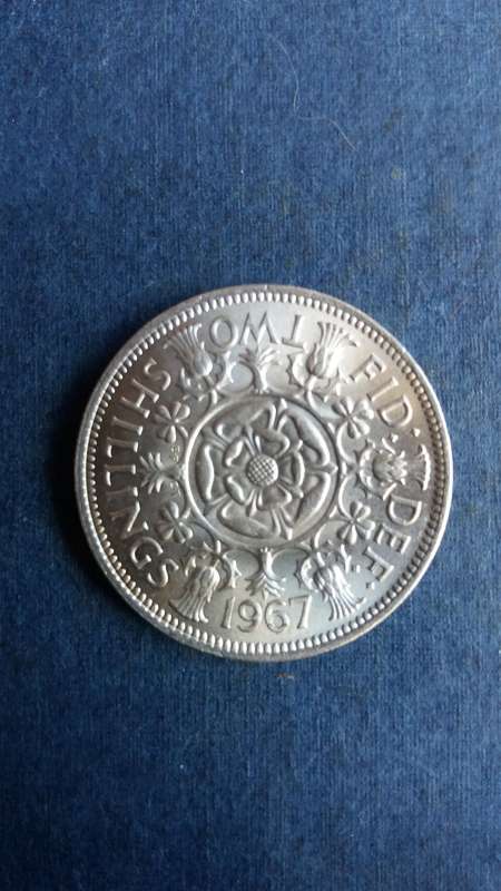 United Kingdom 1967 2 Shillings * Queen Elizabeth*