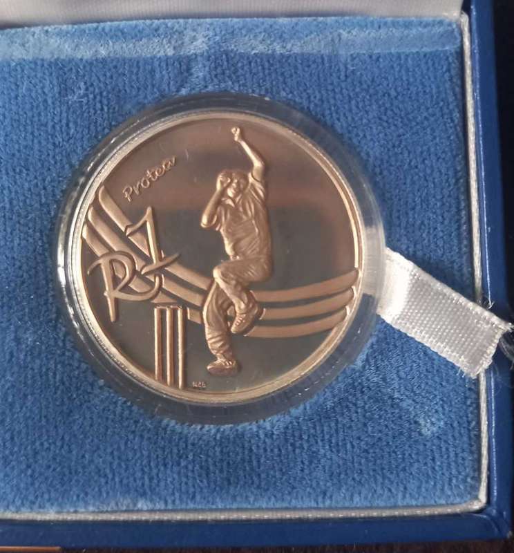 2003 PROTEA R1 CRICKET SERIES WITH CERTIFICATE OF AUTHENTICATION .  SILVER IN SA MINT BOX