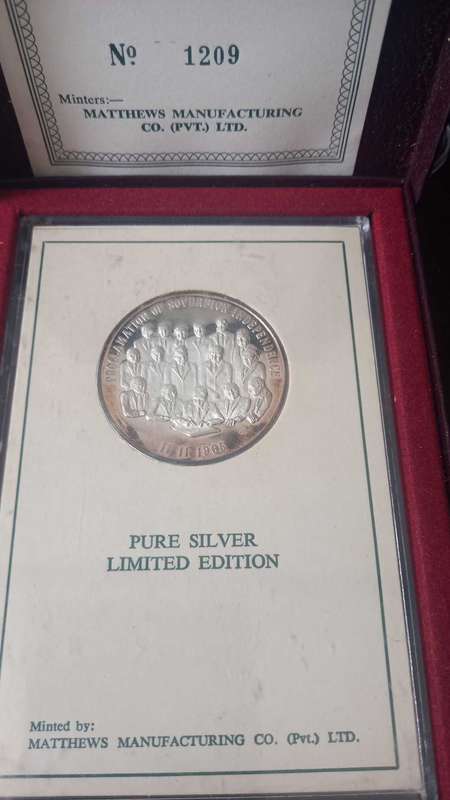 RHODESIA PURE SILVER LIMITED EDITION HISTORY MEDALION VOLUME 2