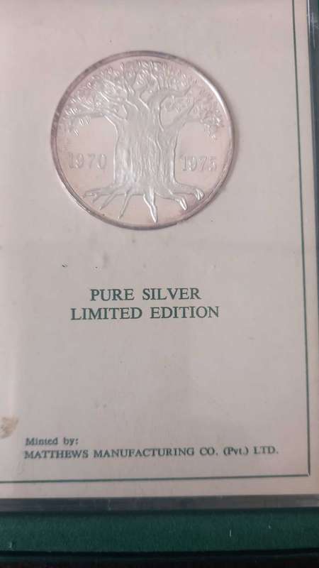 RHODESIA PURE SILVER HISTORY MEDALION VOLUME 1