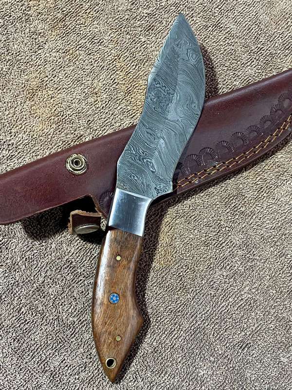 Damascus Knife - includes leather sheath
