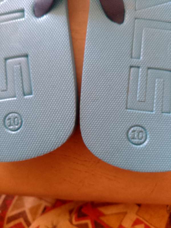 MENS SANDALS SIZE 10