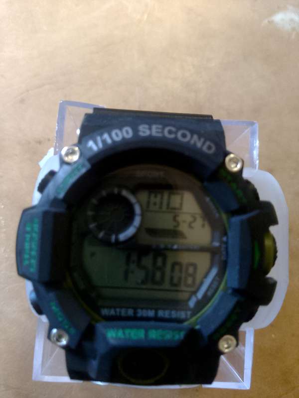 BRAND NEW SPORT WATCH STILL IN PACKAGING
