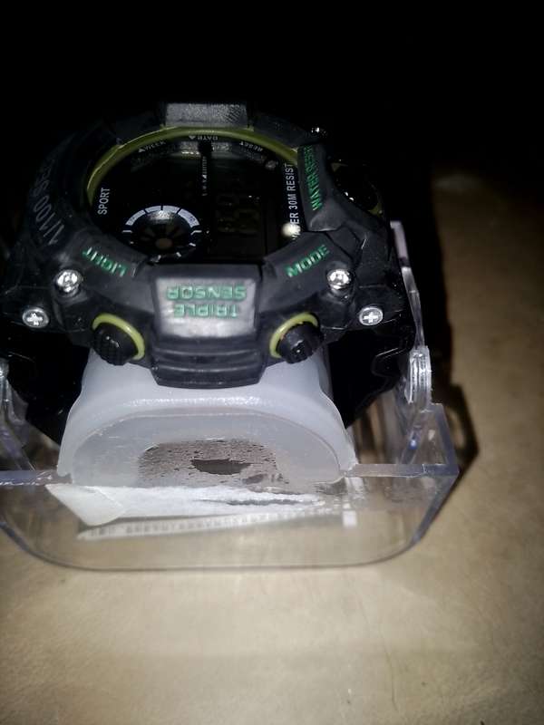 BRAND NEW SPORT WATCH STILL IN PACKAGING