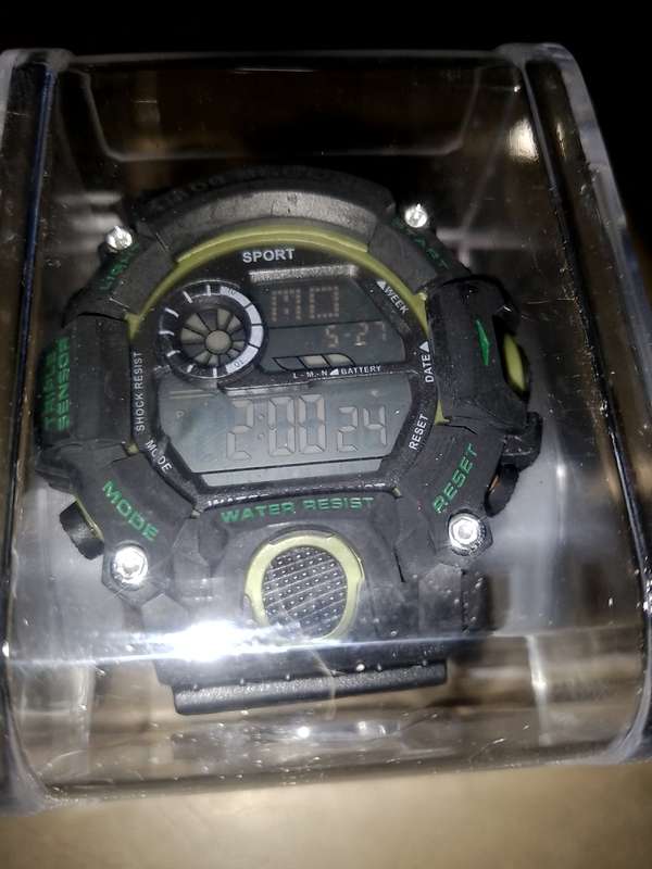 BRAND NEW SPORT WATCH STILL IN PACKAGING