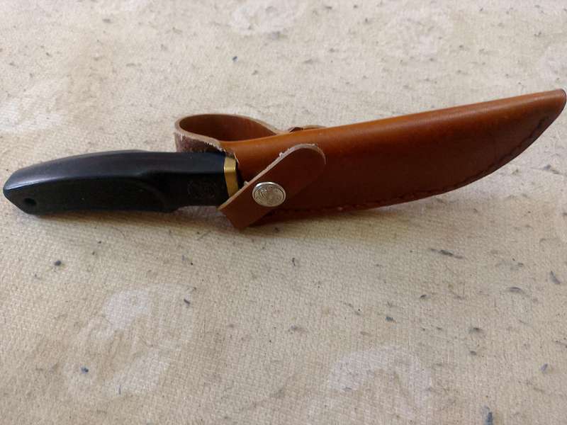 SMITH AND WESSON HUNTING KNIFE WITH GENUINE LEATHER SHEATH