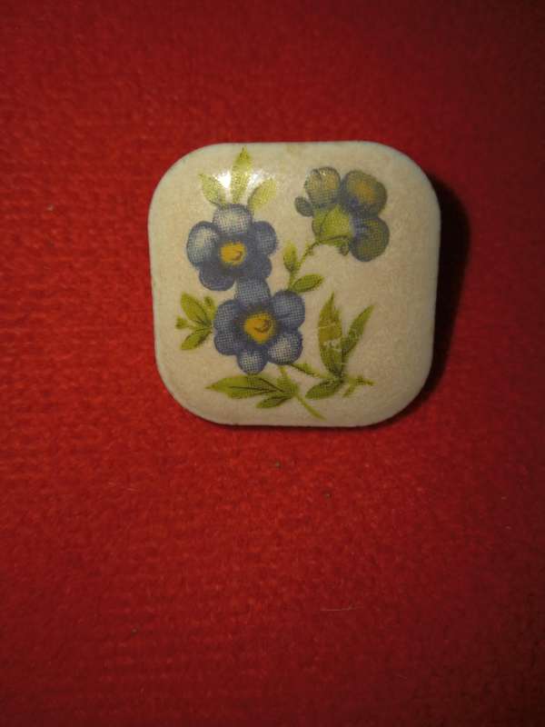 ANTIQUE HAND PAINTED PORCELAIN BROOCH