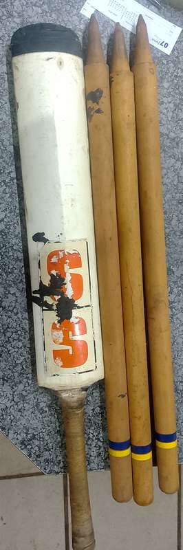 stuart surridge cricket bats supercover club with three wickets