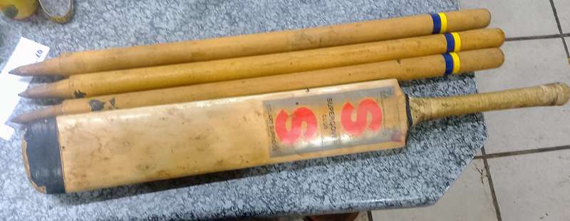 stuart surridge cricket bats supercover club with three wickets