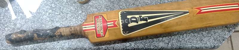 DUNCAN FEARNLEY CRICKET BAT