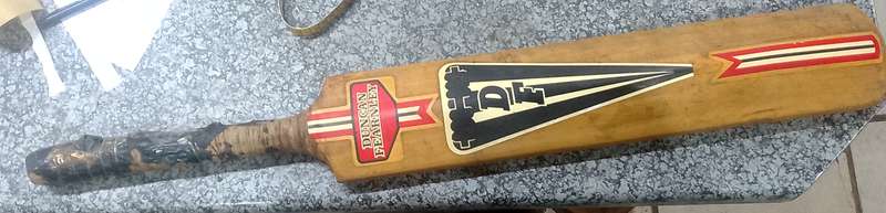 DUNCAN FEARNLEY CRICKET BAT
